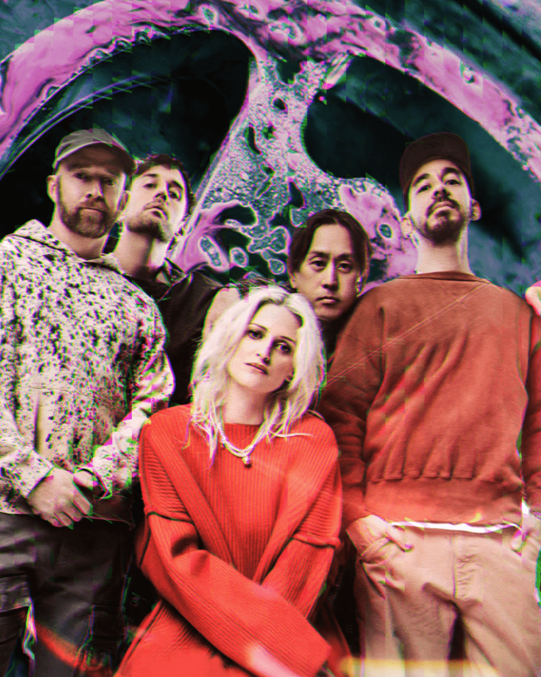Da direita para a esquerda: Mike, Joe, Emily, Colin e Dave, integrantes do Linkin Park, com efeito de prisma